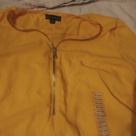 Blouses - Picture 3 of 4